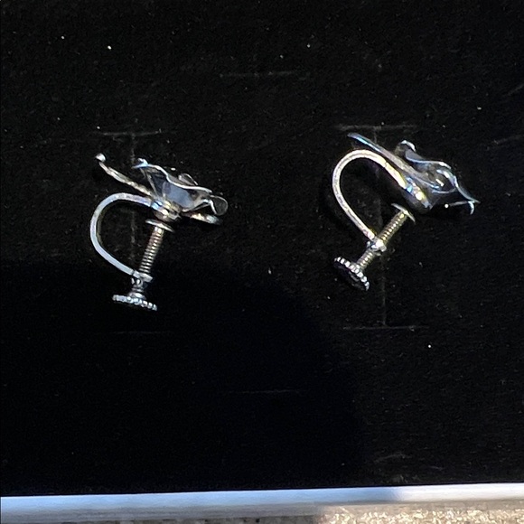 Vintage screw back Silver Floral Earrings - Picture 2 of 5